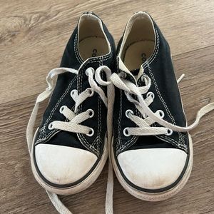 Toddler size 9 Converse